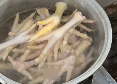 chicken feet bone broth gummies